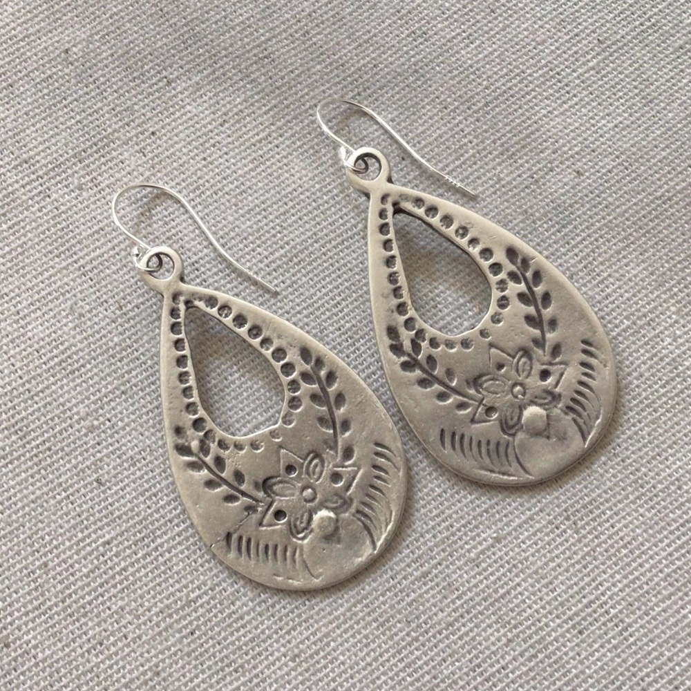 Sundance Stamped Silver Floral Teardrop Drop Earrings in Silver - Picture 10 of 11